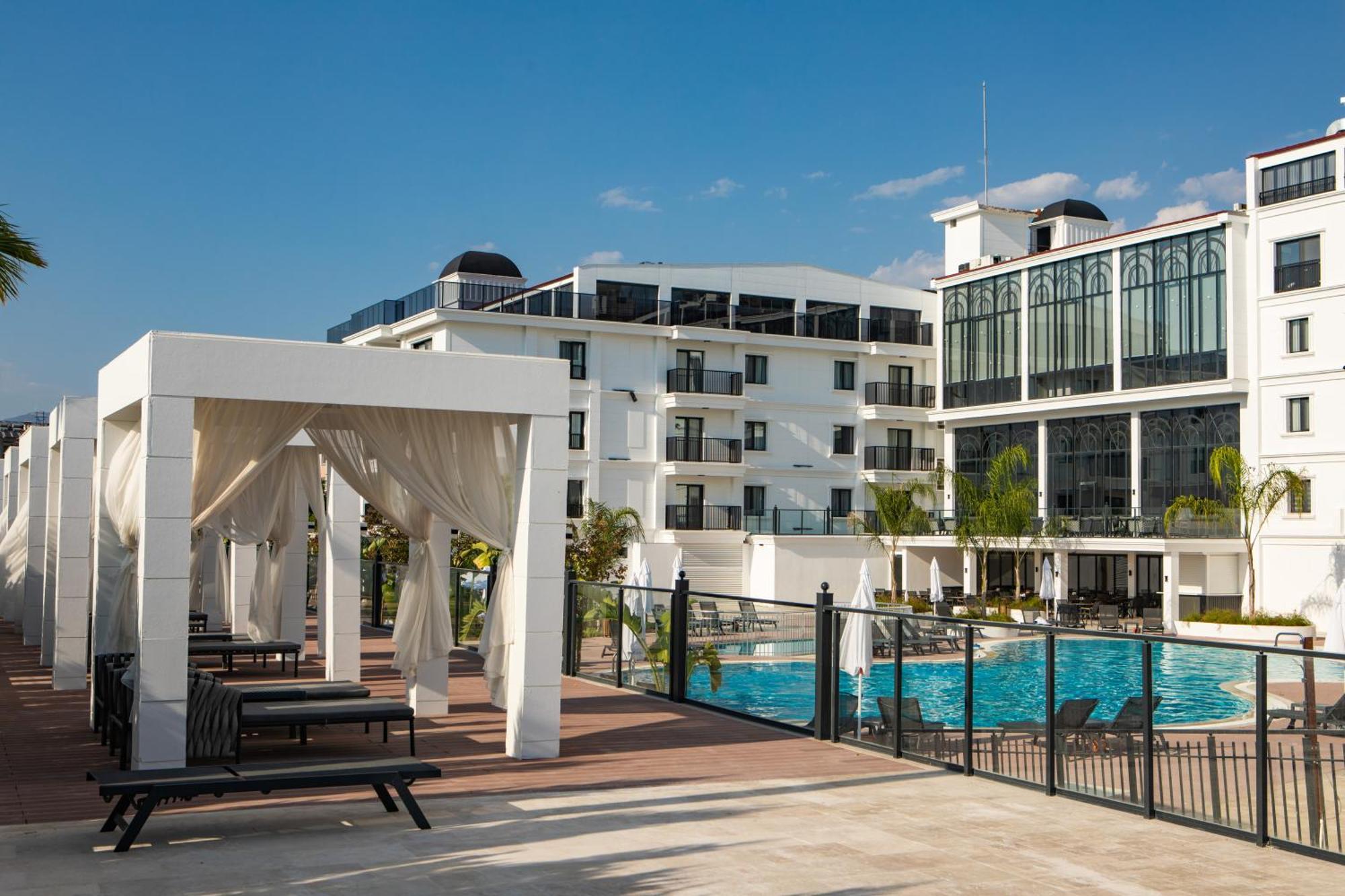 Ramada By Wyndham Otel 5*