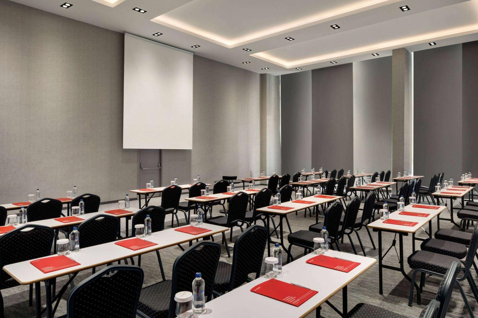 Ramada By Wyndham Otel 5*
