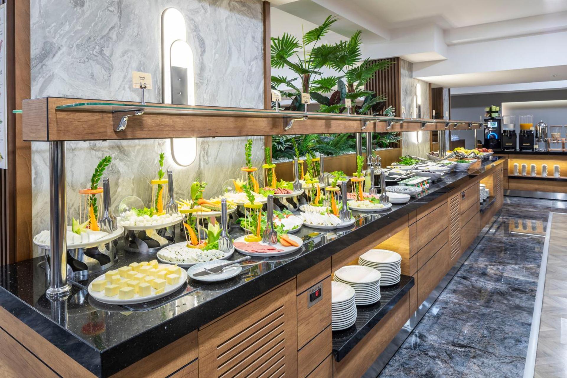 Ramada By Wyndham 5*
