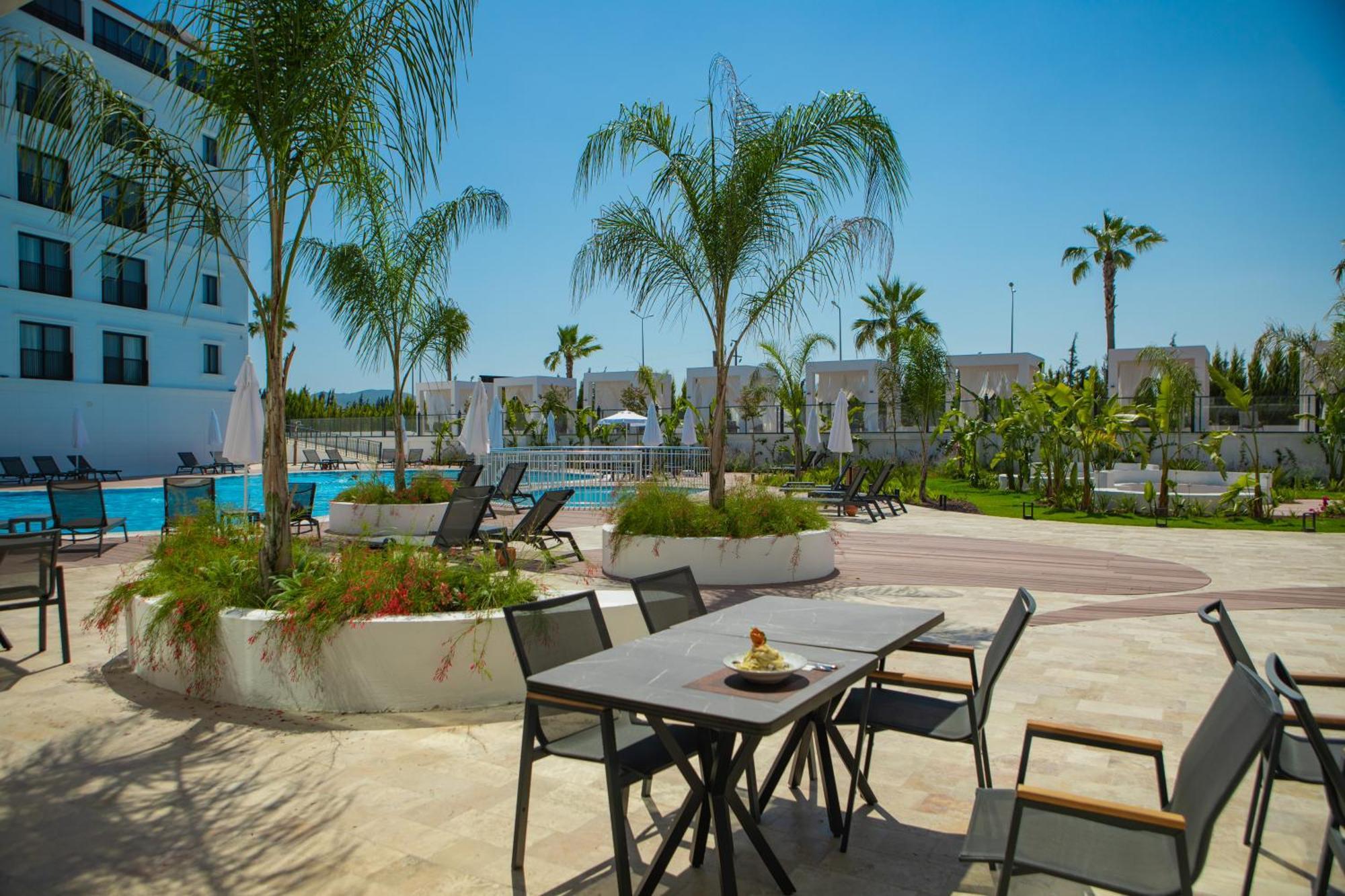 Ramada By Wyndham דלמן