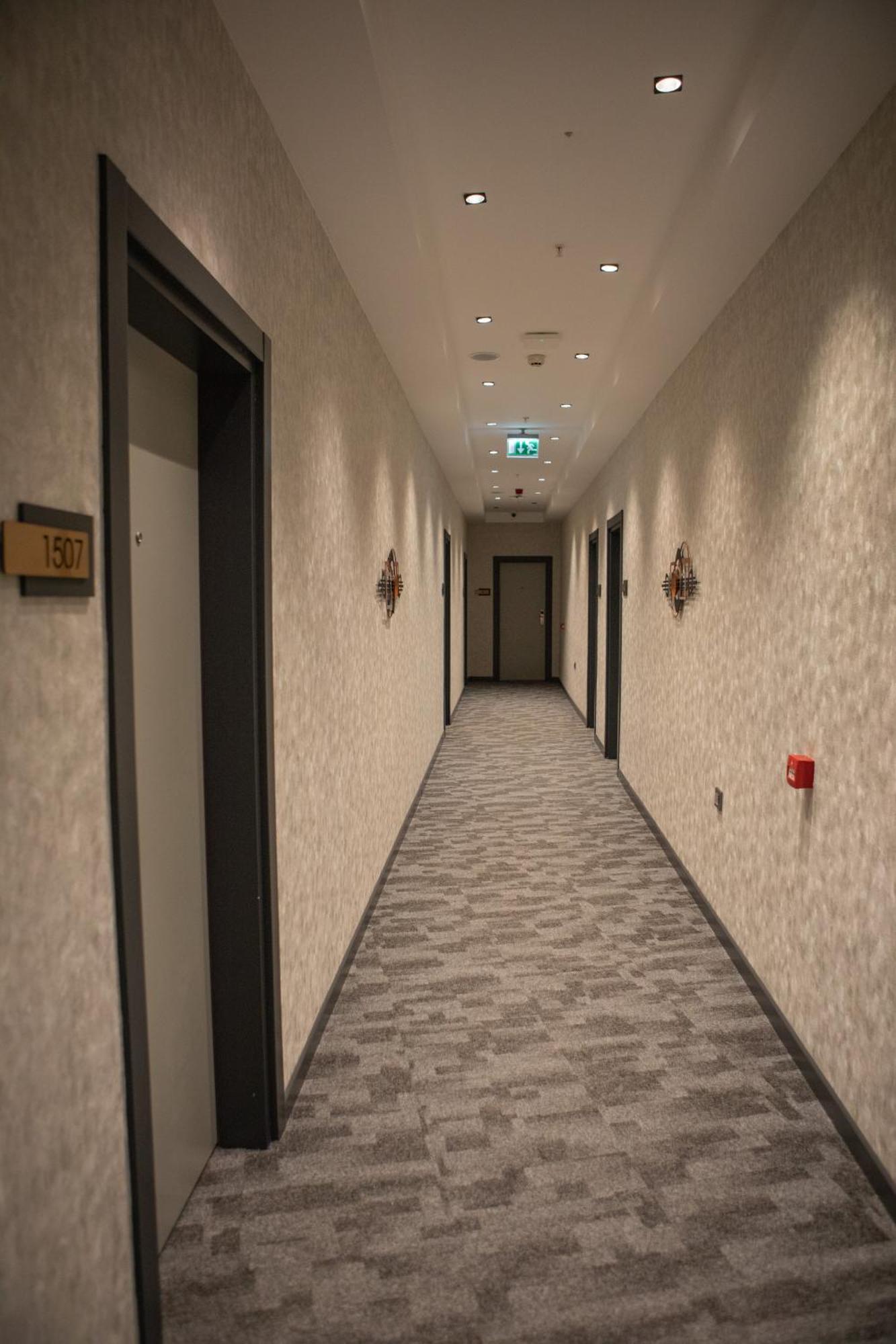 Ramada By Wyndham מלון *