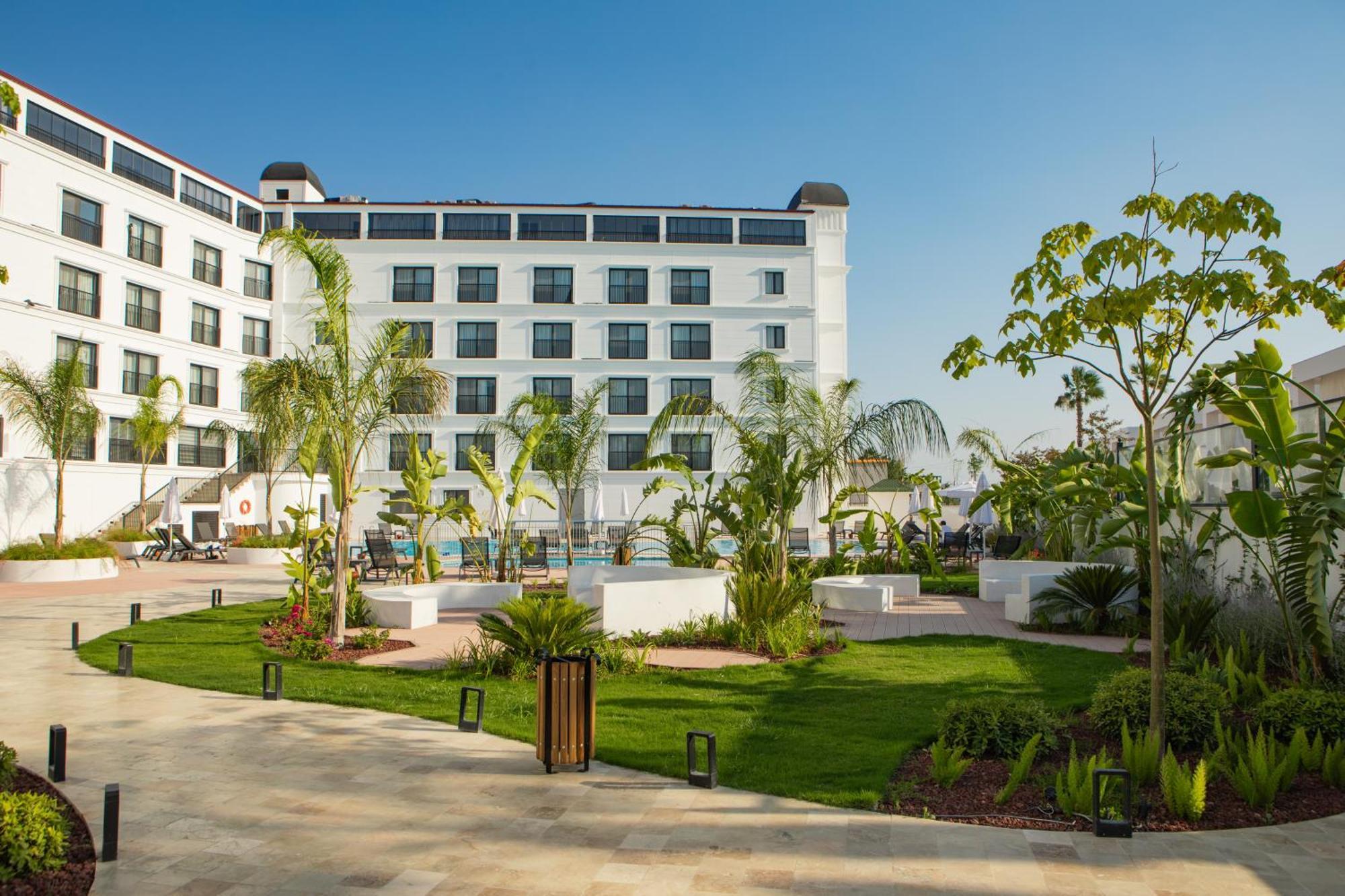 Ramada By Wyndham מלון דלמן
