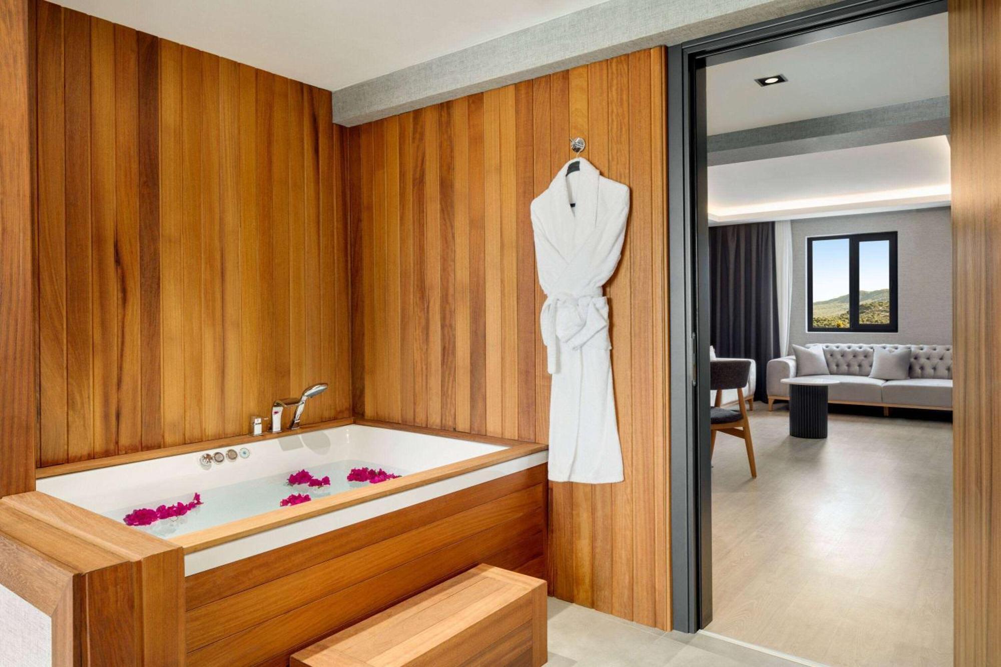 Ramada By Wyndham *