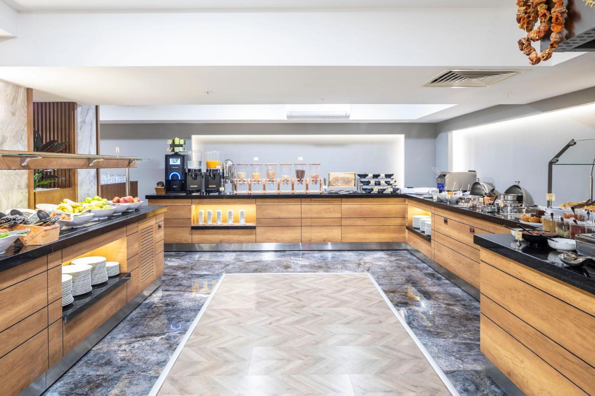 Ramada By Wyndham Hotel 5*